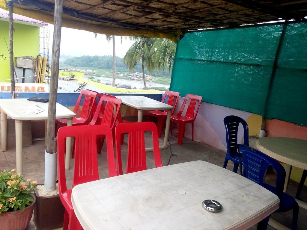 Riverside Homestay Хампи Екстериор снимка