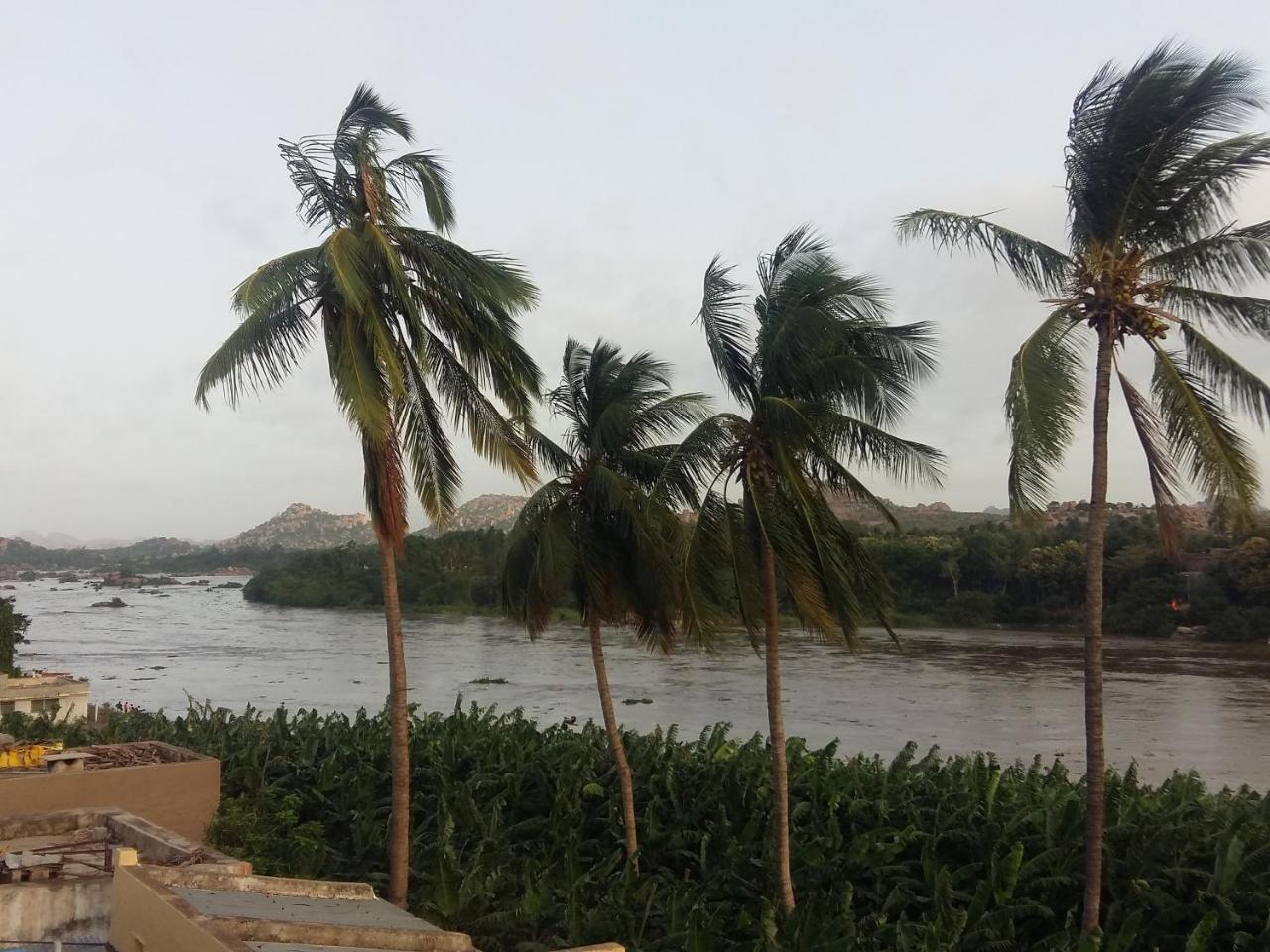 Riverside Homestay Хампи Екстериор снимка