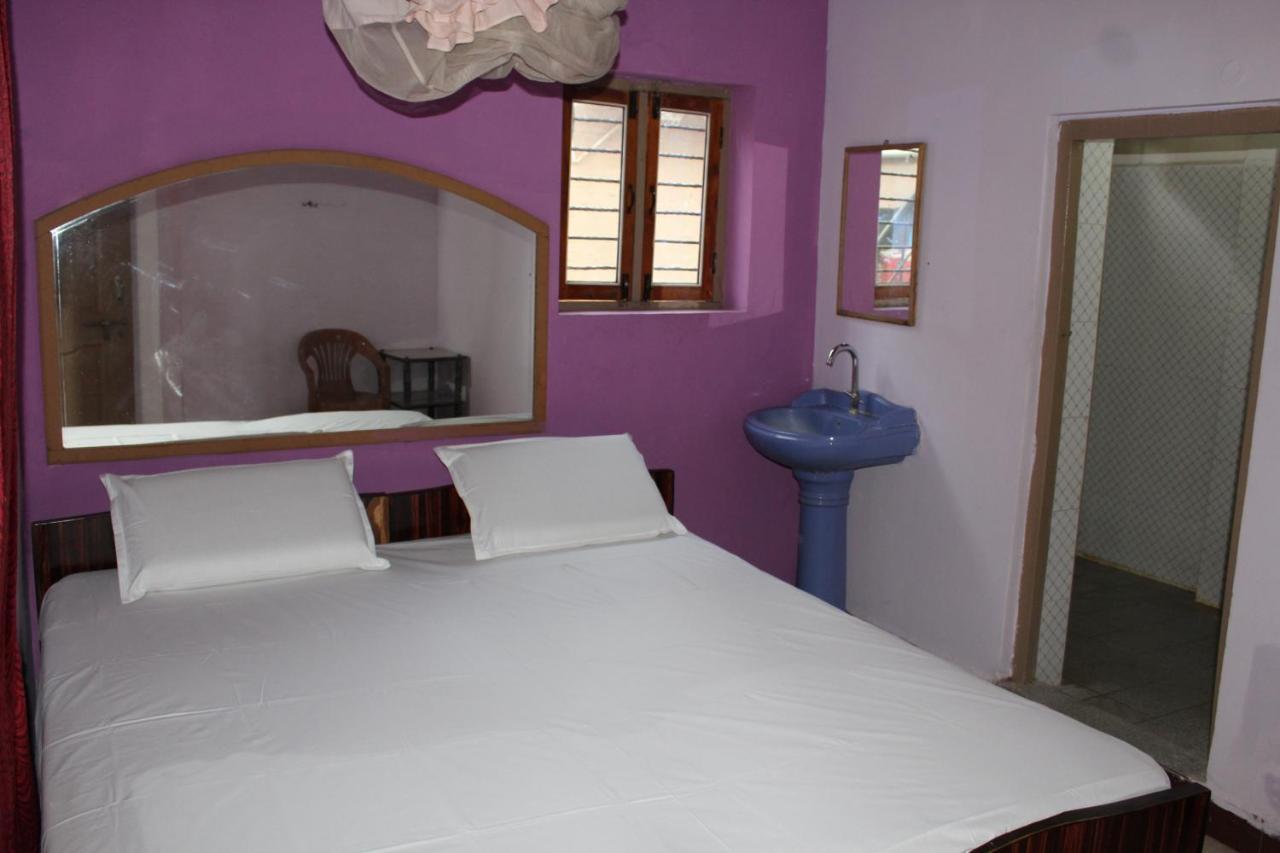 Riverside Homestay Хампи Екстериор снимка